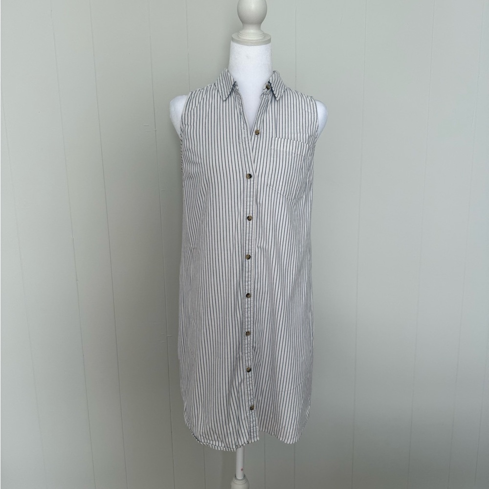 Abercrombie & Fitch Sleeveless Striped Button-Front Midi Dress - White & Black